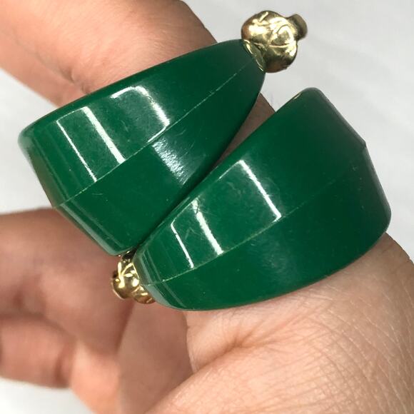 Vintage Chunky Green Plastic Clip On Earrings - Picture 5 of 7
